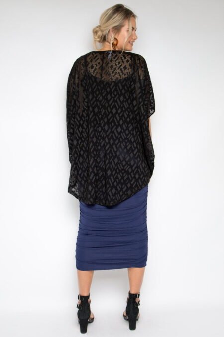Hi Low Mesh Miracle Top In Black Geo